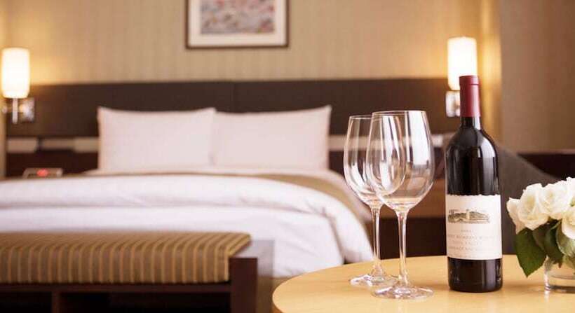 Номер Deluxe, Enford