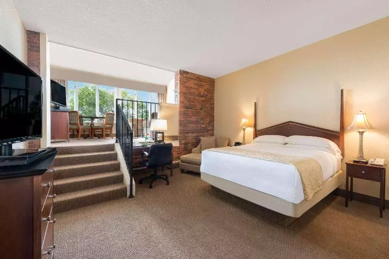 キングサイズベッドのスタンダードルーム, Hawthorn Extended Stay By Wyndham Rome