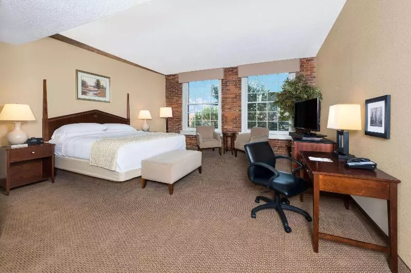 キングサイドベッドのスタンダードワンルーム, Hawthorn Extended Stay By Wyndham Rome