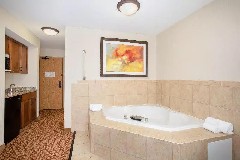キングサイズベッドのスイートルーム, Holiday Inn Express Hotel & Suites Gillette, An Ihg