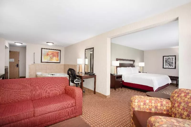 キングサイズベッドのスイートルーム, Holiday Inn Express Hotel & Suites Gillette, An Ihg