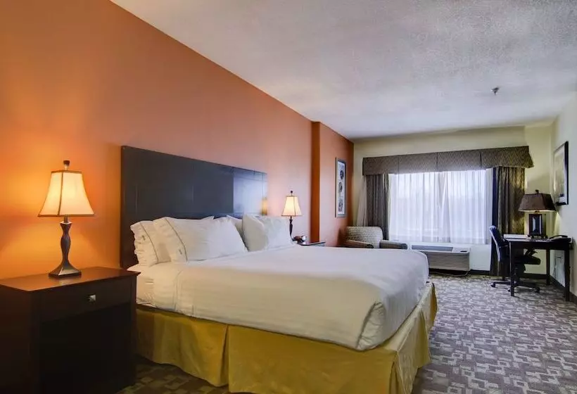 スイート, Holiday Inn Express Hotel & Suites Kansas City Sports Complex, An Ihg