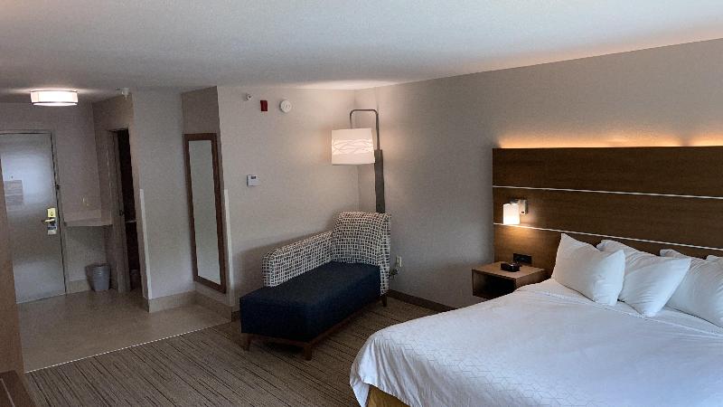 Номер Стандарт Кровать Кинг Адаптированный для Инвалидов, Holiday Inn Express Hotel & Suites Weston, An Ihg