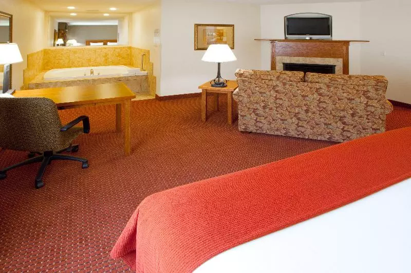 キングサイズベッドのスイートルーム, Holiday Inn Express Hotel & Suites Weston, An Ihg