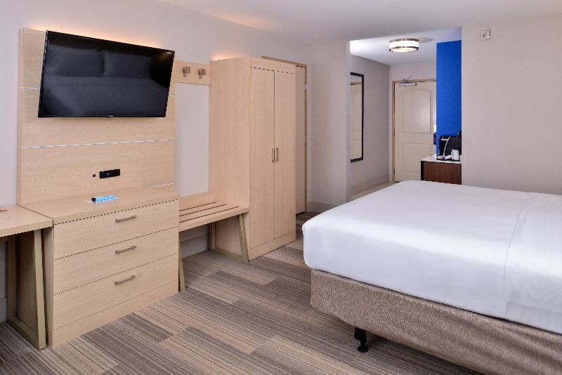 스탠다드 룸 킹사이즈 침대, Holiday Inn Express Hotel & Suites Cincinnati Mason, An Ihg