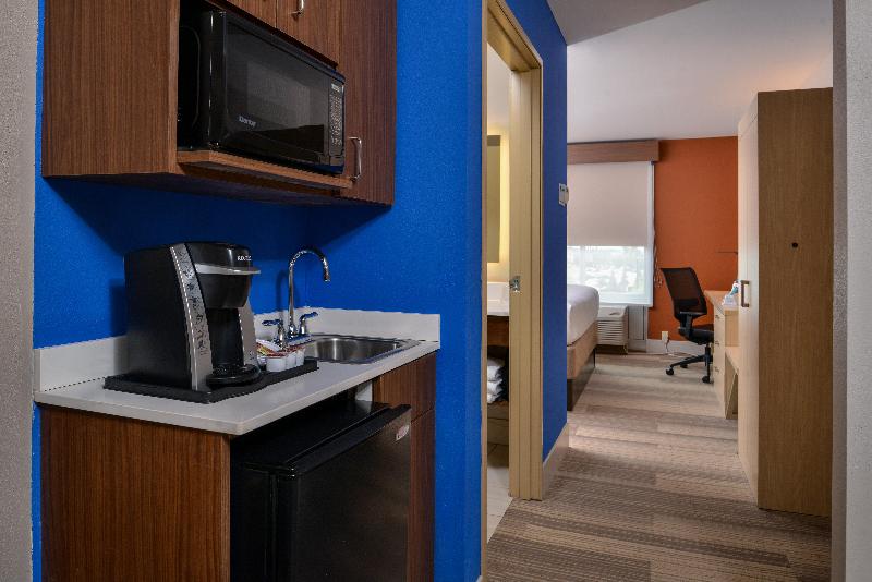 스위트 킹사이즈 침대, Holiday Inn Express Hotel & Suites Cincinnati Mason, An Ihg