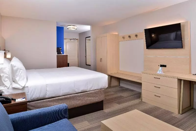 Sviitti King-vuode, Holiday Inn Express Hotel & Suites Cincinnati Mason, An Ihg