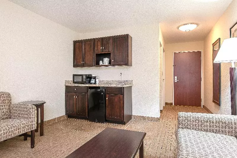 キングサイズベッドのスイートルーム, Holiday Inn Express And Suites Lafayette East, An Ihg