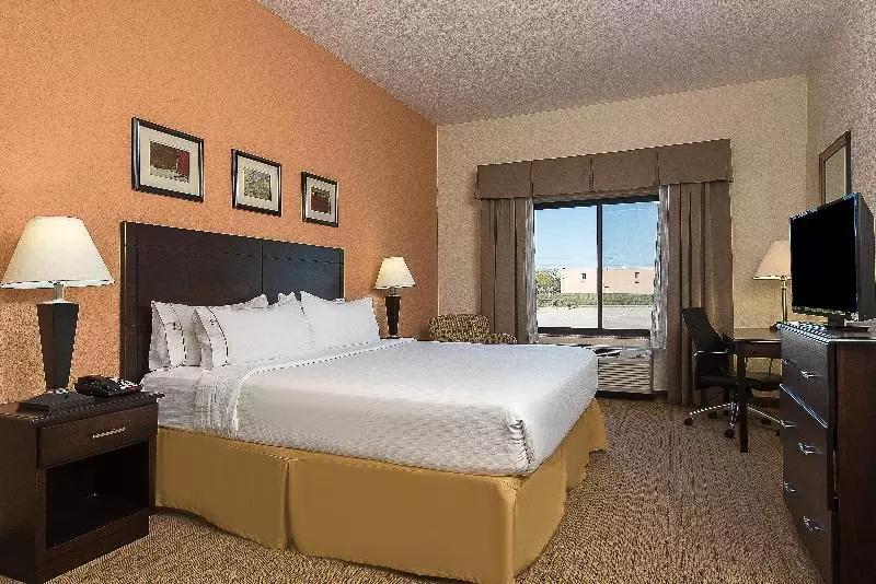 キングサイズベッドのスタンダードルーム, Holiday Inn Express And Suites Lafayette East, An Ihg
