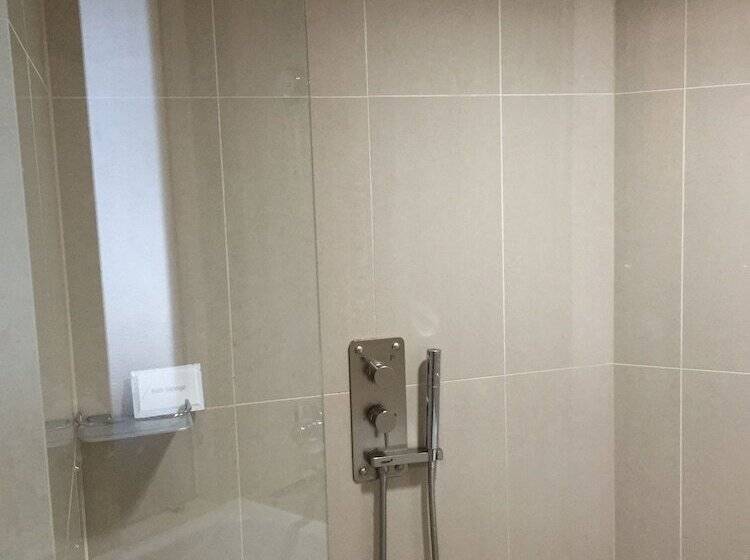 Camera Standard, Lotte City Hotel Mapo