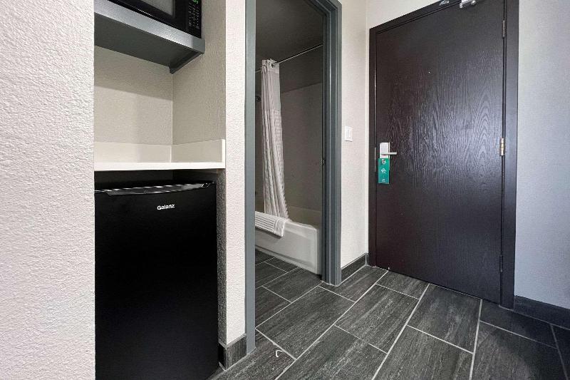 带大床的标准间, Quality Inn Portland Airport Pdx