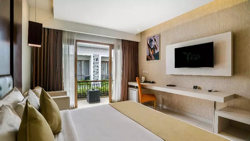 プールの見えるデラックスルーム, Tonys Villas & Resort Seminyak   Bali