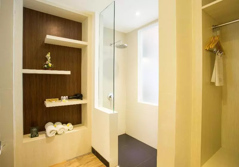 プールの見えるデラックスルーム, Tonys Villas & Resort Seminyak   Bali