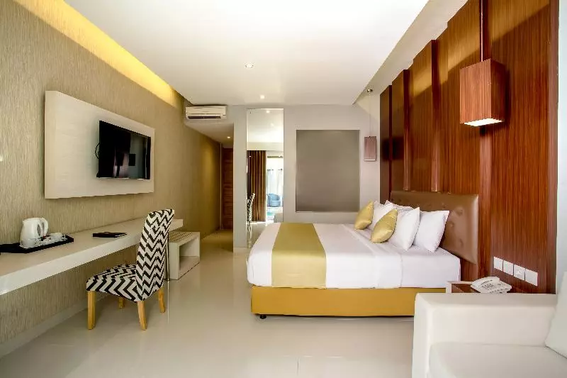 プールの見えるデラックスルーム, Tonys Villas & Resort Seminyak   Bali
