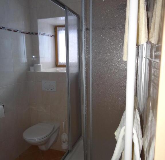 标准间带阳台, Unterwirt