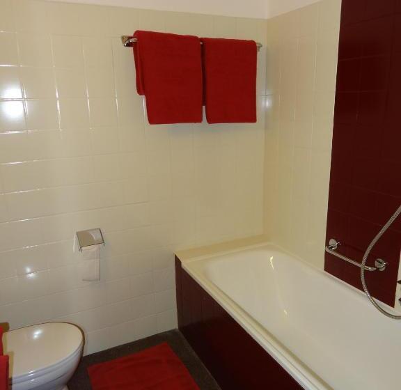 带阳台标准四人间, Unterwirt