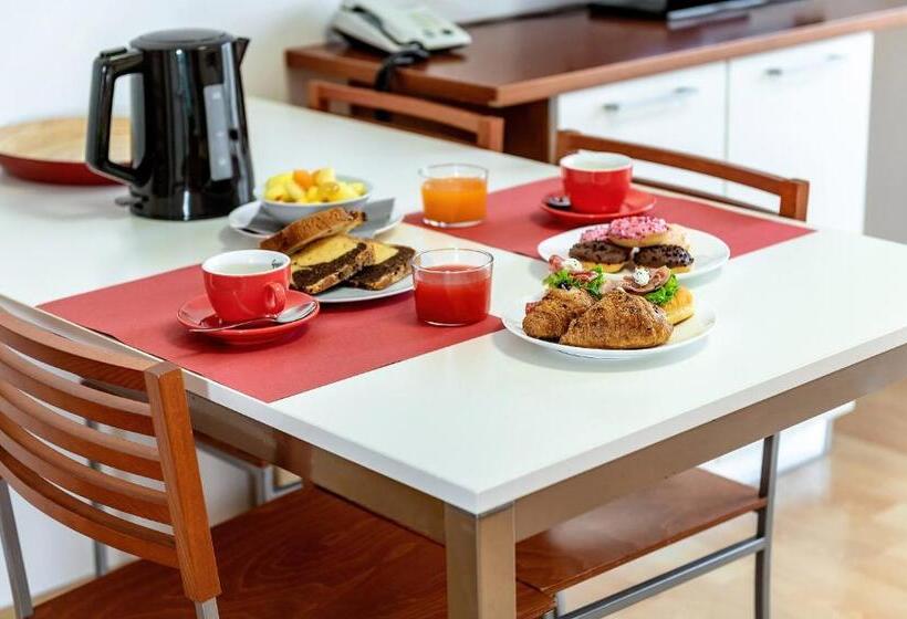 إستوديو قياسى, Domino Suite Hotel & Residence