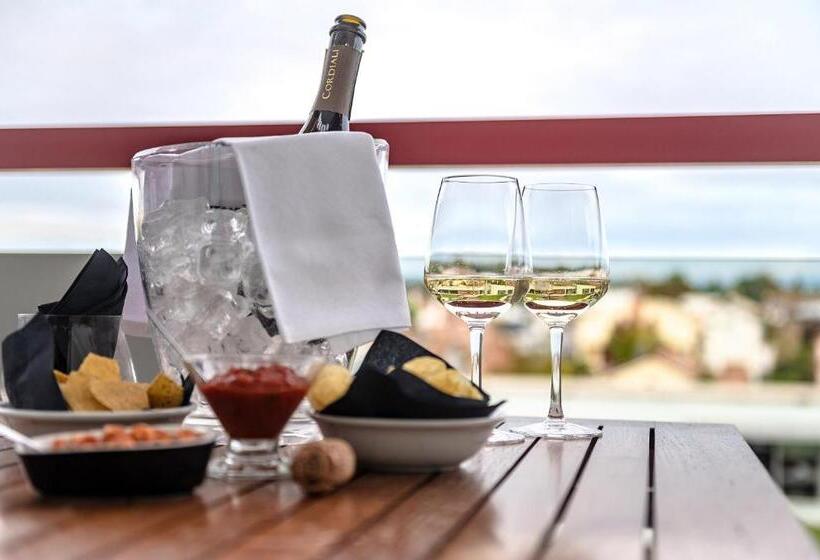 جناح غرفتين نوم, Domino Suite Hotel & Residence