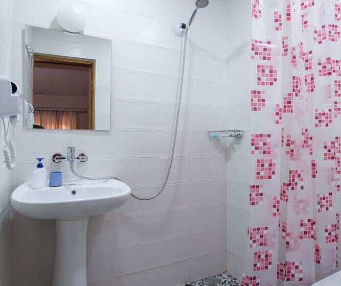 اتاق اکونومی, Hotel 38