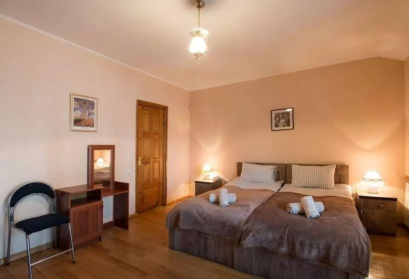 اتاق اکونومی, Hotel 38