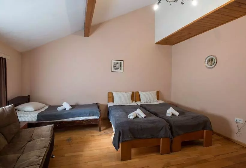 اتاق اکونومی, Hotel 38