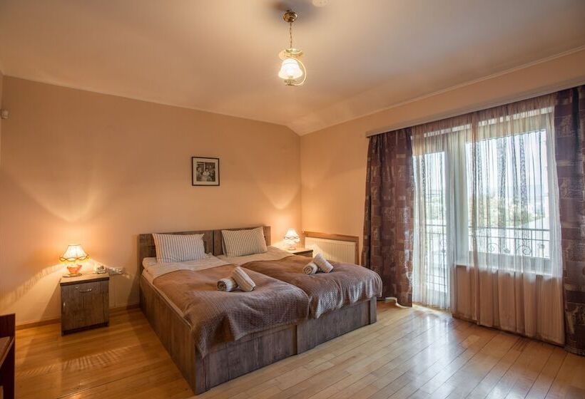 اتاق اکونومی, Hotel 38