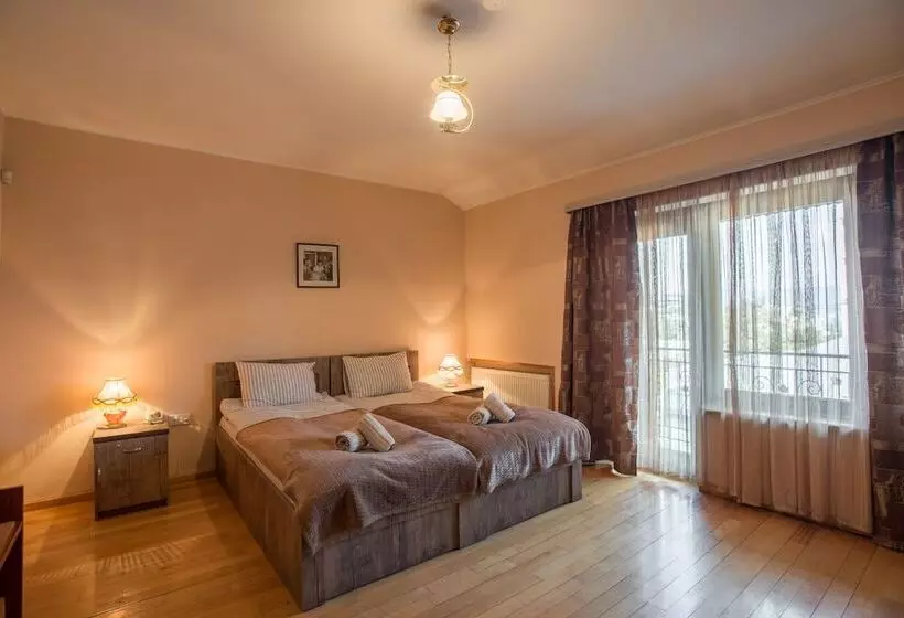 اتاق اکونومی, Hotel 38