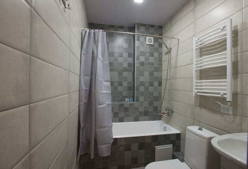 اتاق استاندارد سه نفره, Hotel 38