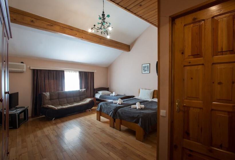 اتاق استاندارد سه نفره, Hotel 38