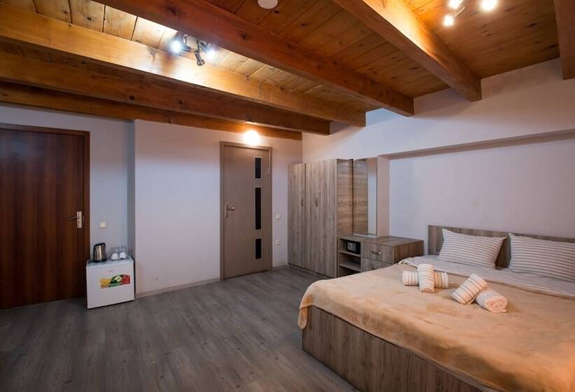 اتاق استاندارد سه نفره, Hotel 38