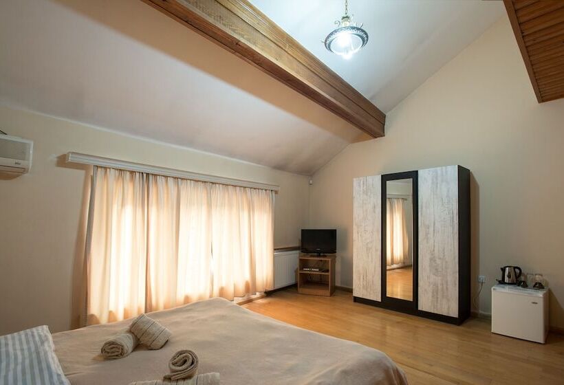 اتاق اکونومی, Hotel 38