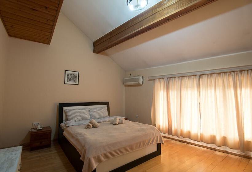 اتاق اکونومی, Hotel 38