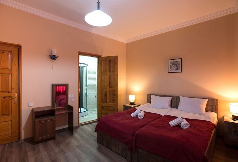 اتاق اکونومی, Hotel 38