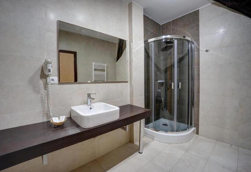 Номер Стандарт с Балконом, Ave Lux