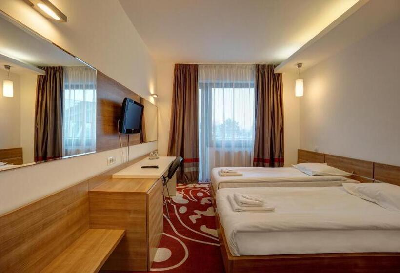 Номер Стандарт с Балконом, Ave Lux