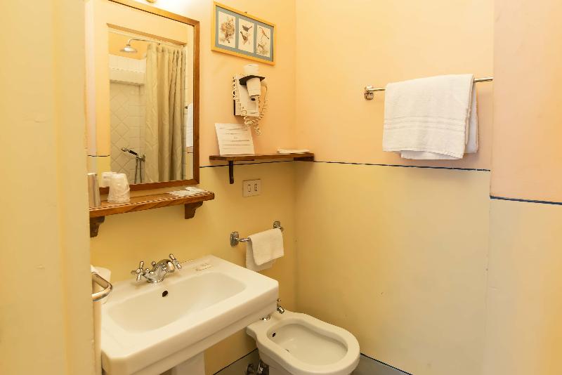 اتاق اکونومی, Bonifacio