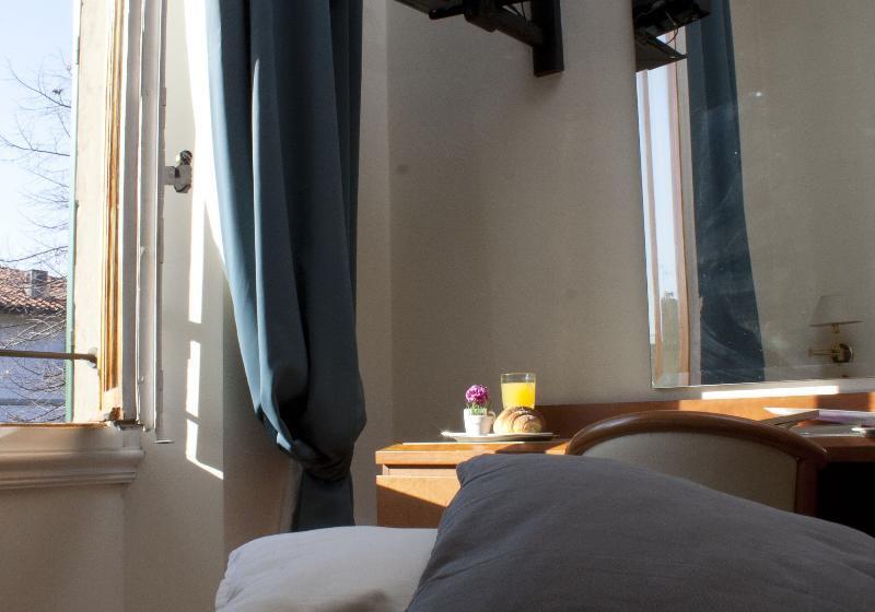 اتاق اکونومی, Bonifacio