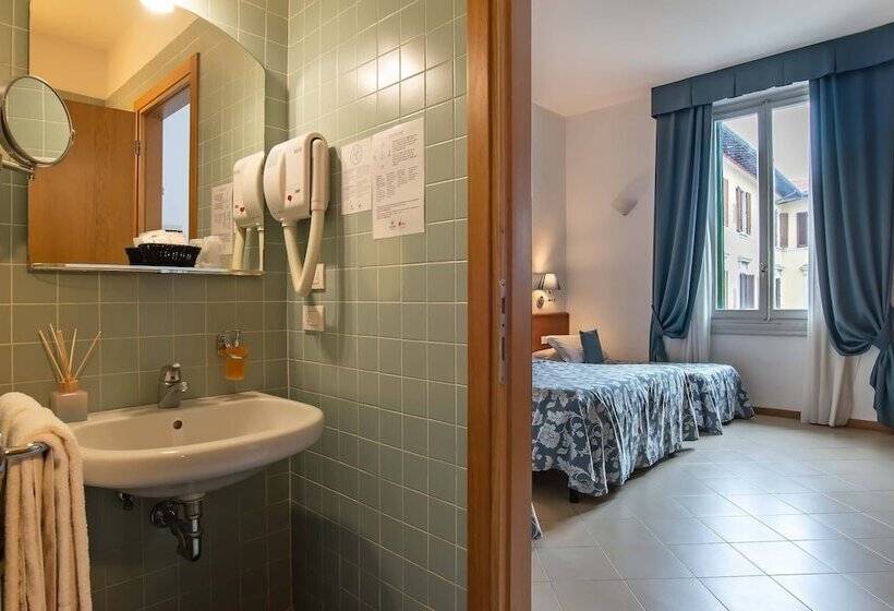 اتاق استاندارد چهار تخته, Bonifacio