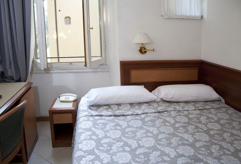 اتاق اکونومی, Bonifacio