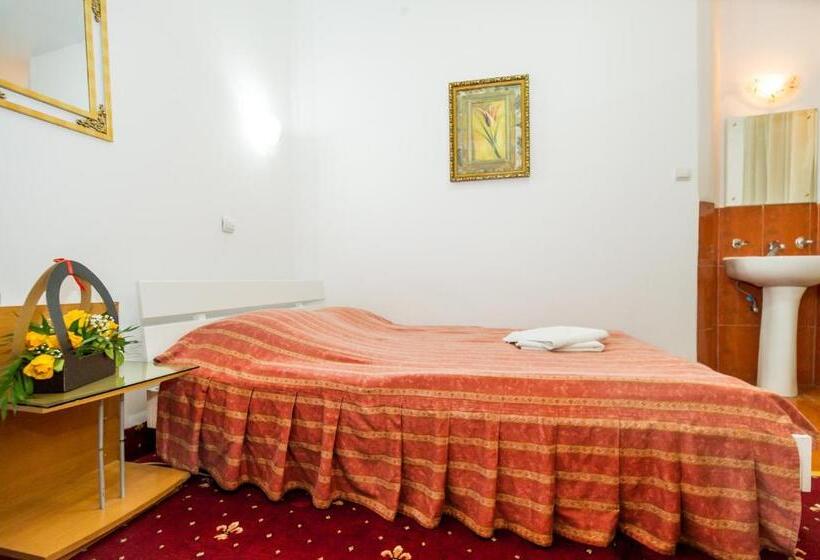 Standard room with outdoor bath, Carpati Imparatul Romanilor