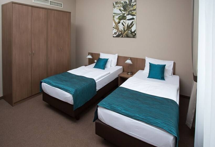 غرفة قياسية, Queen Elizabeth Superior