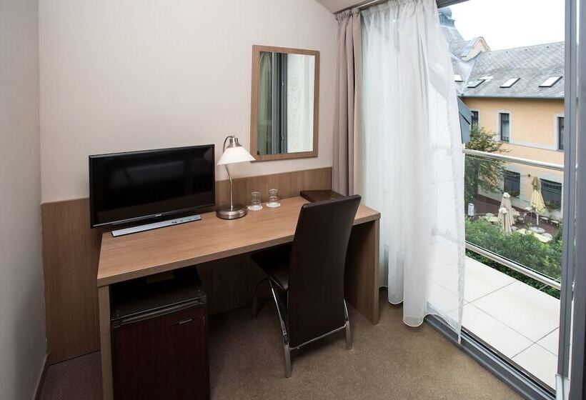 غرفة قياسية, Queen Elizabeth Superior