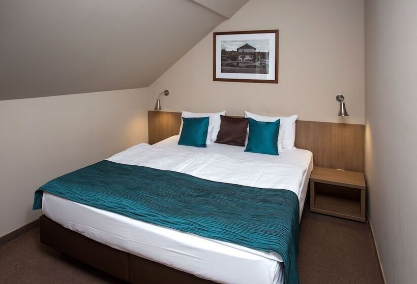 غرفة قياسية, Queen Elizabeth Superior