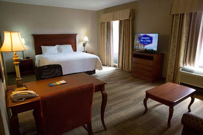キングサイドベッドのスタンダードワンルーム, Hampton Inn & Suites Grenada