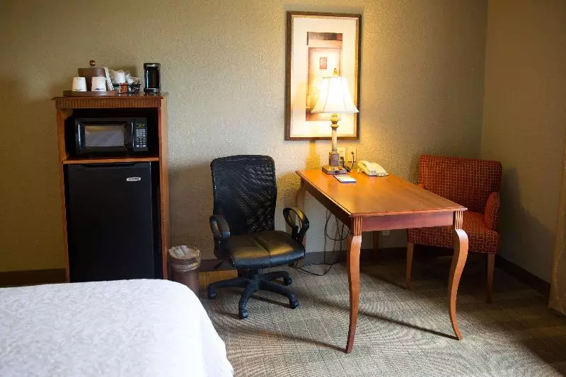 キングサイズベッドのスタンダードルーム, Hampton Inn & Suites Grenada