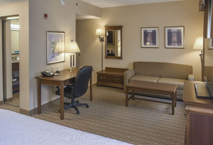 스탠다드 스튜디오, Hampton Inn & Suites Youngstown Canfield