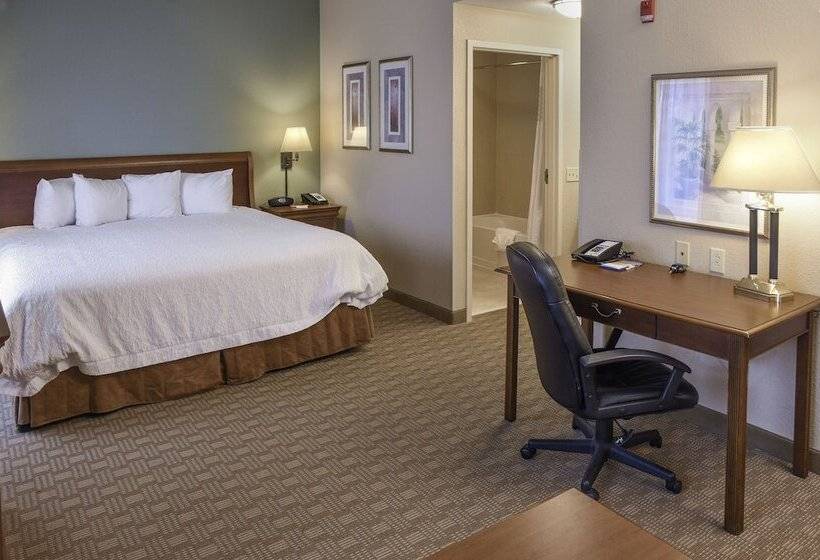 스탠다드 스튜디오, Hampton Inn & Suites Youngstown Canfield