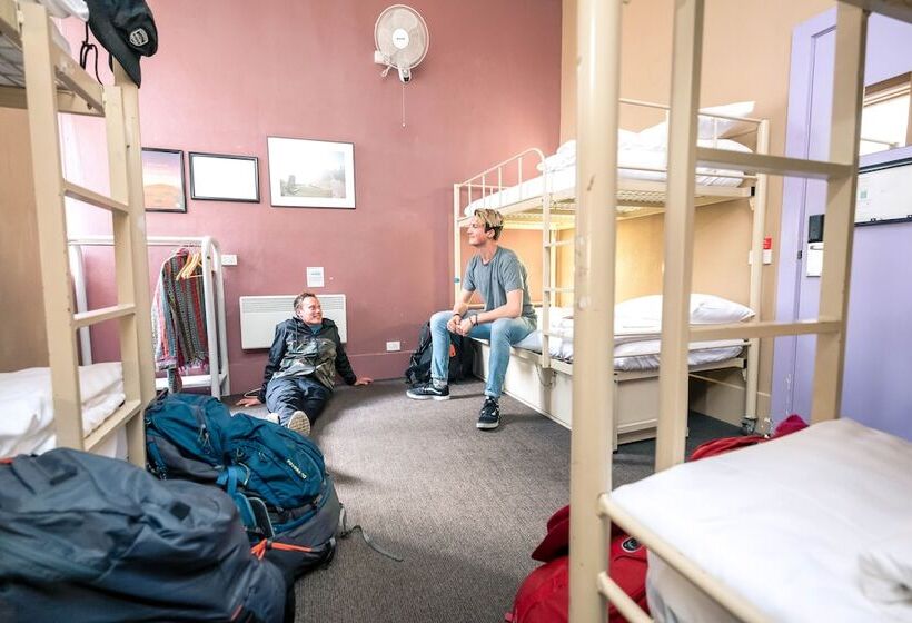 Кровать в Многоместном Номере с Общей Ванной, Yha Melbourne Central