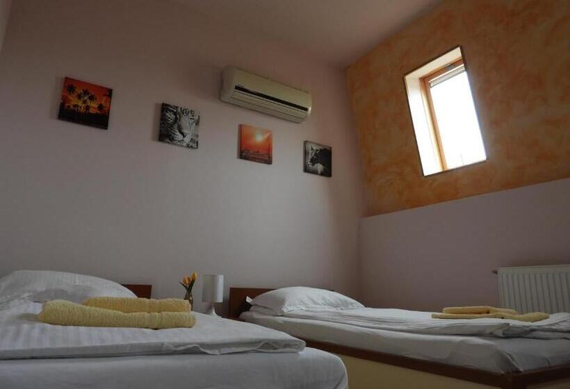 Quarto Estandar, Pensiunea Caramell