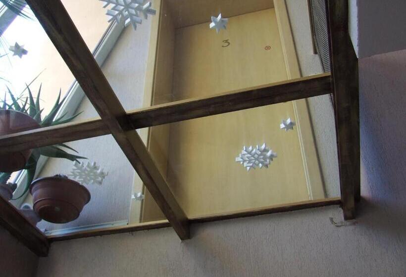 Quarto Estandar Individual, Pensiunea Caramell